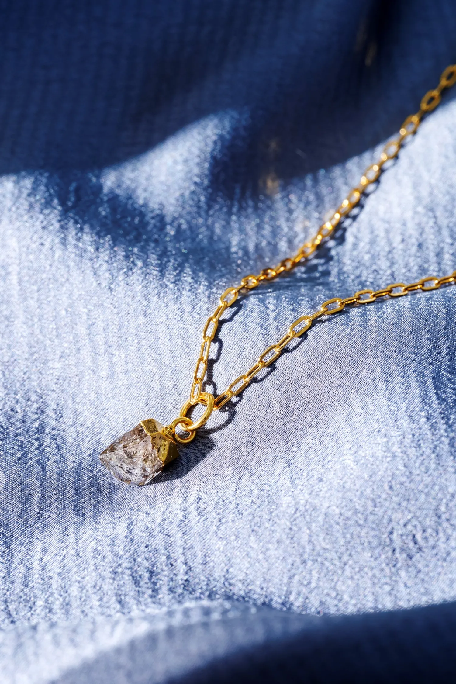 Best Fødselssteinanheng April Halskjeder