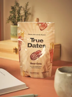 New True Dates Sour Cola Småsulten